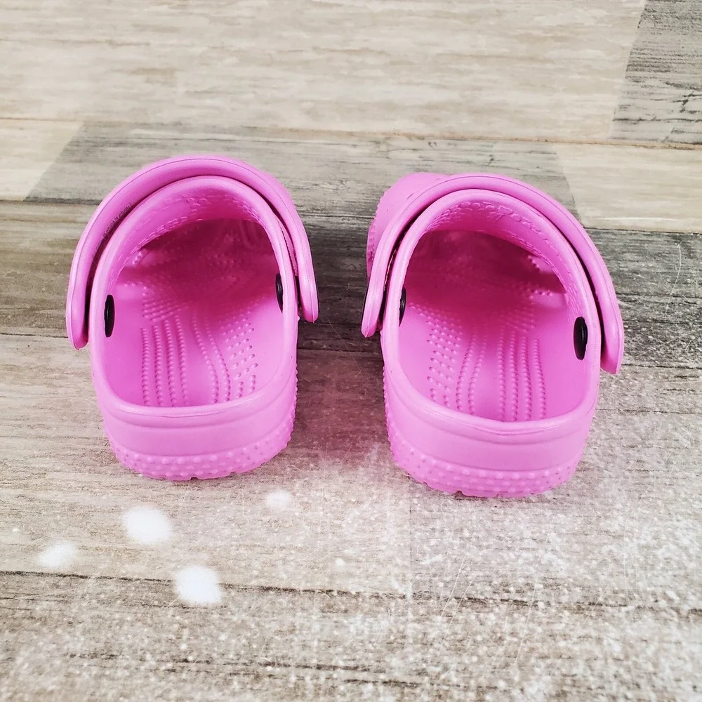 Crocs Classic Kids Clogs Sz 2 / 3 Pink Rubber Slip On Round Toe Slingback Shoe